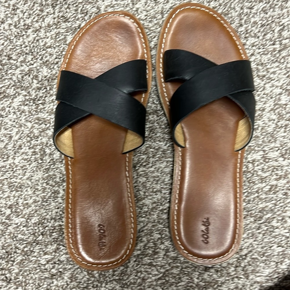 Olukai black sandals
